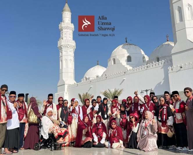 
 Sejumlah jamaah umrah yang berangkat bersama Alia Tour memberikan kesan positif terhadap pengalaman ibadah mereka di Tanah Suci. (ist)