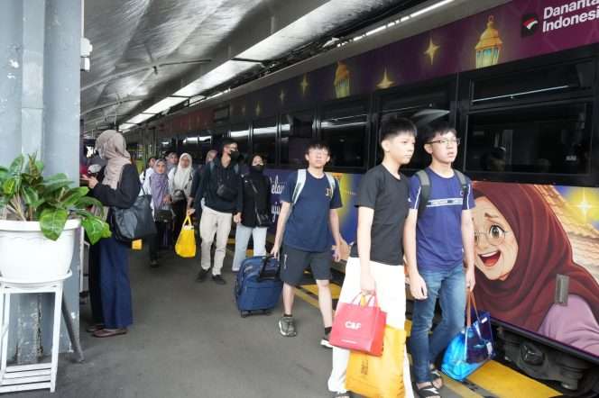
 Penumpang kereta api di Stasiun Kota Baru bersiap melakukan perjalanan selama libur panjang (long weekend). (ist)