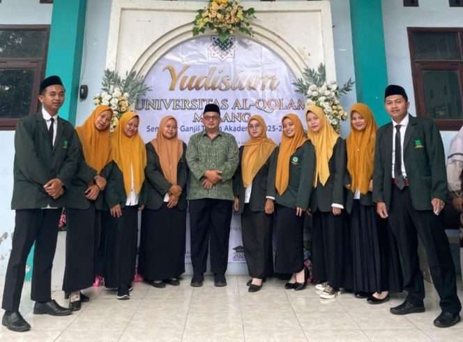 
 Beberapa mahasiswa alumni kelas Ayaskara yang di yudisium hari ini. (Syaifudin for Baca Malang)