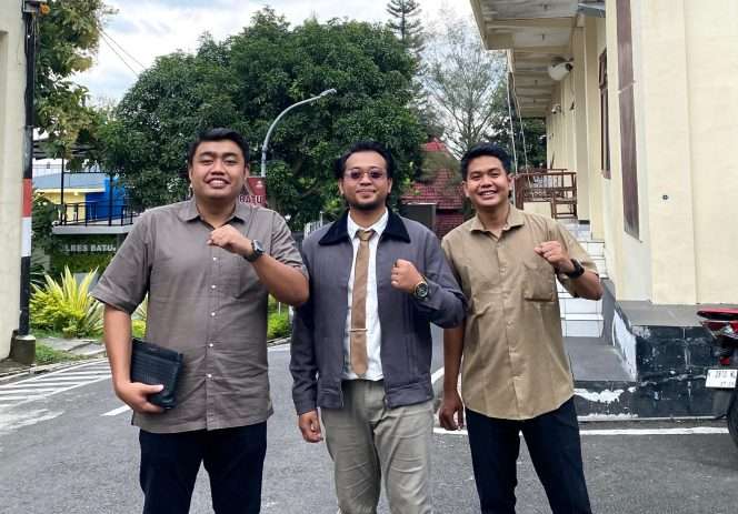 
 (dari kiri): Alfian Yulian Pradana, S.H., Haitsam Nuril Brantas Anarki, S.H., dan Muhammad Khusnul Ibad, S.H., M.H. (ist)