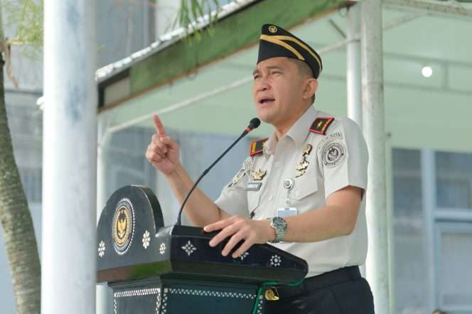 
 Kepala Lapas Kelas I Malang, Christo Victor Nixon Toar, saat menyampaikan sambutan dalam apel Pencanangan Bulan Membangun SDM 2026. (ist)