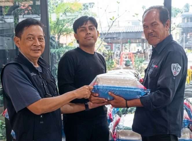 
 Malang Jejeg menjalankan program pembagian beras gratis untuk masyarakat yang membutuhkan. (IG Malangjejeg)