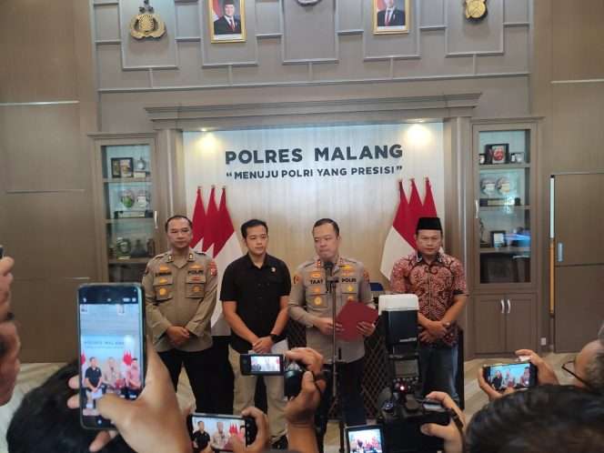 
 Kapolres Malang didampingi Kasat Reskrim, Kasat Narkoba dan Kasi Humas dalam konferensi pers di Mapolres Malang. (ist)
