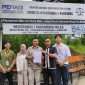 Suwito Joyonegoro, S.H., M.H dan Bagas Dwi Wicaksono, S.H kuasa hukum dari sejumlah PKL Alun-Alun Kota Batu, saat menunjukkan surat kuasa untuk pendampingan hukum korban dugaan pungli jual beli stan. (Yan)