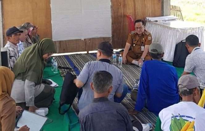 
 Kegiatan Sekolah Lapang Dampak Perubahan Iklim di Kelompok Tani (Poktan) Tani Mulya, mengedukasi petani untuk pengendalian, penanggulangan, dampak iklim di sektor tanaman pangan, hortikultura, dan perkebunan, memanfaatkan informasi iklim menentukan jadwal tanam komoditas Cabai. (Humas Dinas Tanaman Pangan, Hortikultura, dan Perkebunan)