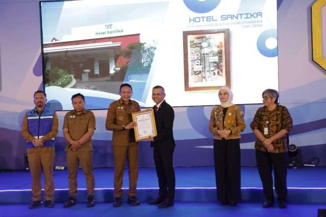 
 Penghargaan diberikan dalam rangka peringatan HUT ke-112 Kota Malang dengan tema “Malang Kota Bersih Menuju Adipura untuk Indonesia ASRI (Aman, Sehat, Resik, dan Indah)”. (ist)