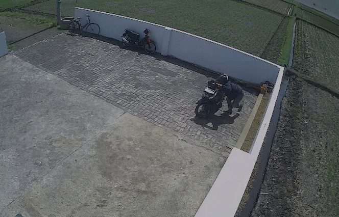 
 Aksi pelaku terekam kamera CCTV. (Abi for Baca Malang)