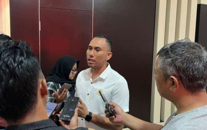 
 Achmad Zulham Mubarrok, Wakil Ketua Fraksi PDIP saat Rapat Dengar Pendapat (RDP) di DPRD Kabupaten Malang, Rabu (13/5/2026) siang, terkait pembahasan dugaan pemalsuan surat perjalanan dinas (Perdin) Wabup Lathifah Shohib.(Zulham for Baca Malang)