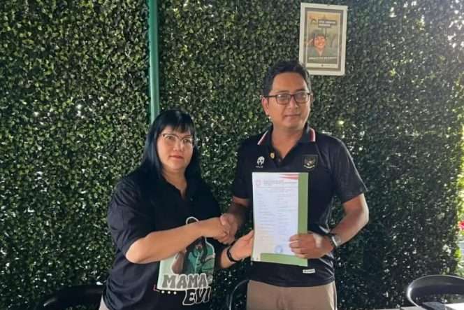 
 Ketua Umum DPD PERBASI Jawa Timur, Evi Ekawati, S.E.,  S.H., M.Hum bersama Mawang Sukma Perdana, usai pengukuhan jajaran pengurus barunya, melalui mekanisme pergantian antar waktu (PAW) kepengurusan periode 2023-2027. (ist)