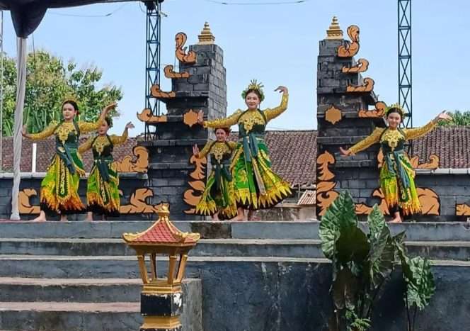 
 Salah satu penampilan tari di acara Gendang Purnama Ganesha 8 tahun 2026, di Taman Budaya Ganesha Karangkates, Kecamatan Sumberpucung, Kabupaten Malang. (IG kimkamei_karangkates)