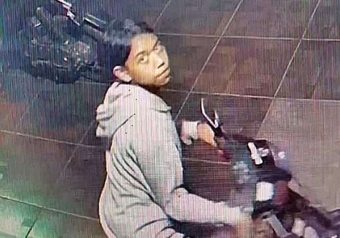 
 Aksi pelaku terekam kamera CCTV. (IG infomalangan)