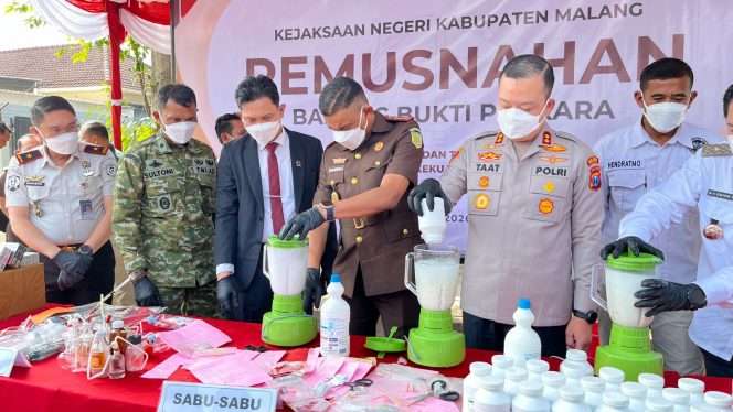 
 Pemusnahan barang bukti dari 62 perkara yang dilaksanakan di Kejaksaan Negeri Kabupaten Malang. (ist) 