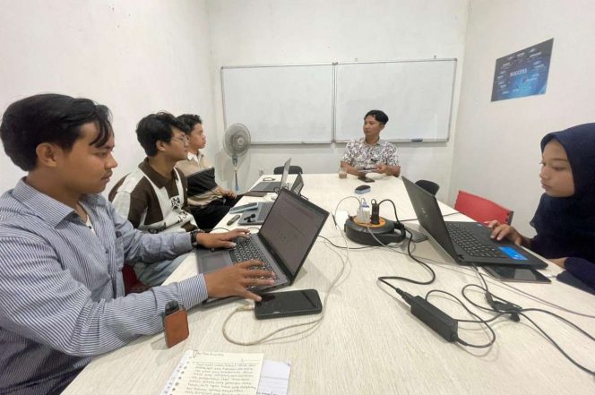 
 Suasana kuliah tamu bagi para mahasiswa magang, yang digelar Kantor Hukum Maha Patih Law Office. (Yan)