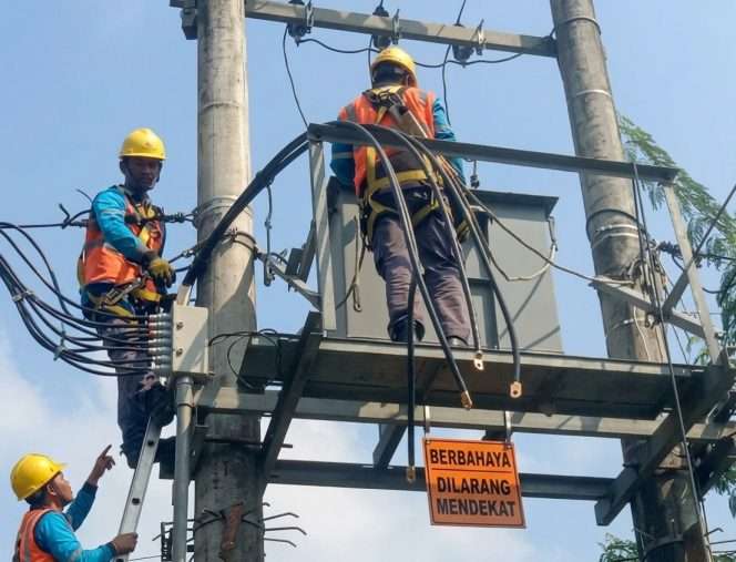 
 Tim teknis PLN Sumberpucung menindaklanjuti laporan, mengganti kabel yang hilang menggunakan unit baru dan memasang pipa besi pada jaringan dari trafo sebagai pengaman tambahan untuk mencegah pencurian serupa.(PLN for Baca Malang)