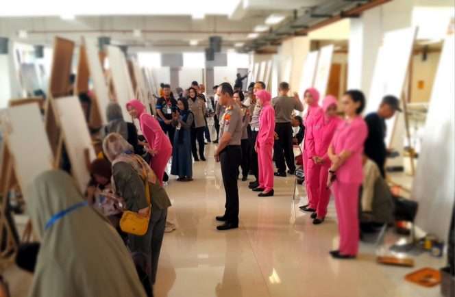 
 Kapolresta Malang Kota Kombes Pol Putu Kholis Aryana didampingi Ketua Bhayangkari. (ist)
