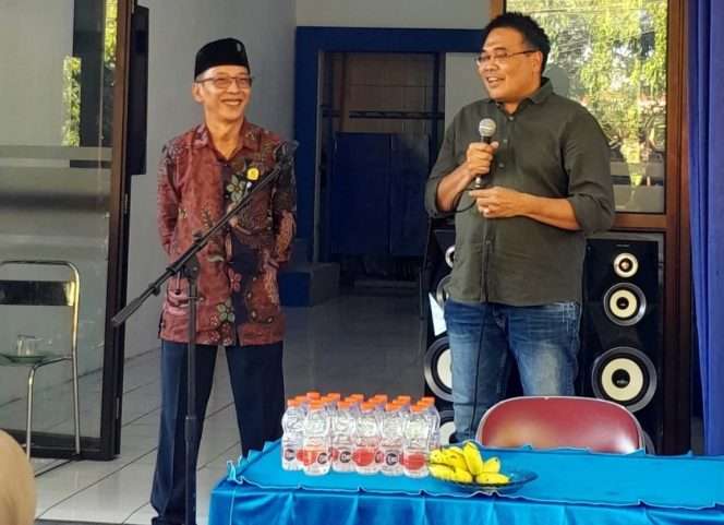 
 Sumardhan Advokat Senior Edan Law turut memberikan sambutan pembukaan kantor baru. (Agus for Baca Malang)