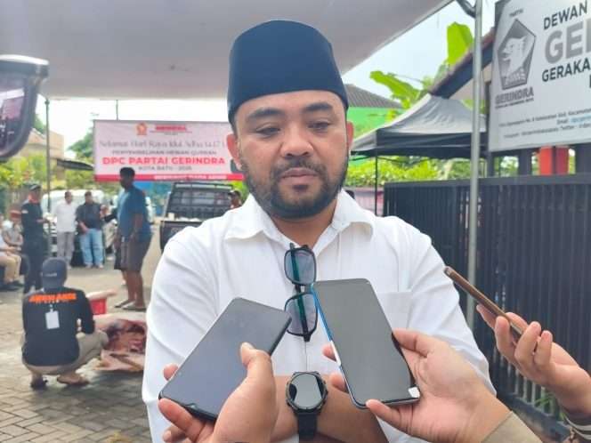 
 Plt. Wali Kota Batu, Heli Suyanto, S.H., M.H saat tengah diwawancarai awak media. (Yan)
