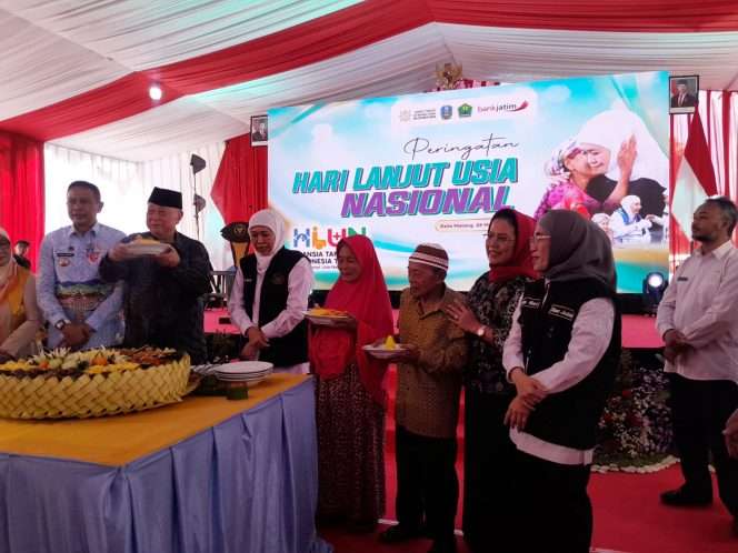 
 Anggota DPRD Provinsi Jawa Timur dari Fraksi PDI Perjuangan, Dr. Sri Untari Bisowarno, M.A., menghadiri puncak peringatan Hari Lansia Nasional (HLN) tingkat Provinsi Jawa Timur. (ist)
