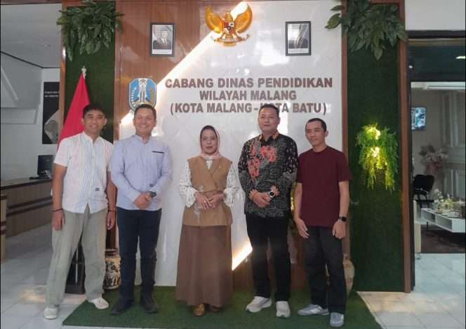 
 Anggota DPRD Provinsi Jawa Timur, Dr. Sri Untari Bisowarno, M.A.P., (tengah) menegaskan bahwa seluruh persiapan pelaksanaan PPDB di daerah berjalan sesuai rencana. (ist)
