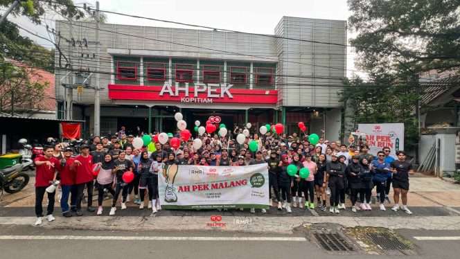 
 Keseruan para pelari saat Fun Run merayakan hari jadi pertama Ah Pek Kopitiam Malang, Minggu (10/5/2026). (ist) 