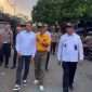 Wali Kota Malang Wahyu Hidayat turun langsung bersama Kapolresta Malang Kota Putu Kholis Aryana pada Rabu (6/5/2026) untuk memastikan aturan baru jam operasional pedagang berjalan sesuai kesepakatan. (yog)