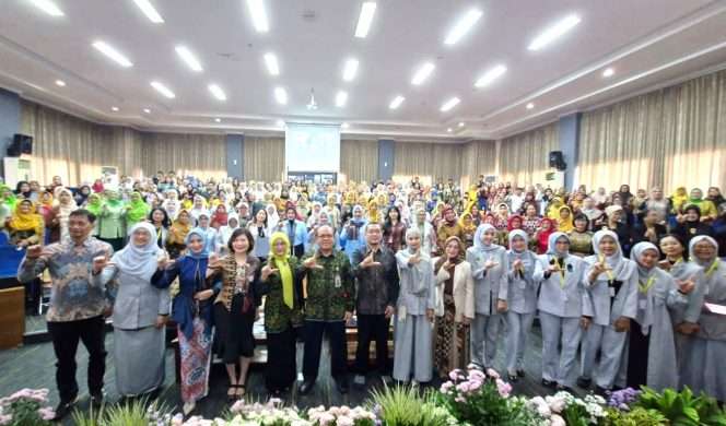 
 Peserta talk show bertajuk “Perempuan Kartini Berdaya di Era Digital: Literasi Keuangan sebagai Kunci Transaksi dan Investasi Aman”, dalam rangka kick-off Bulan Literasi Keuangan (BLK) sekaligus memperingati Hari Kartini oleh OJK Malang, Rabu (6/5/2026). (ist)