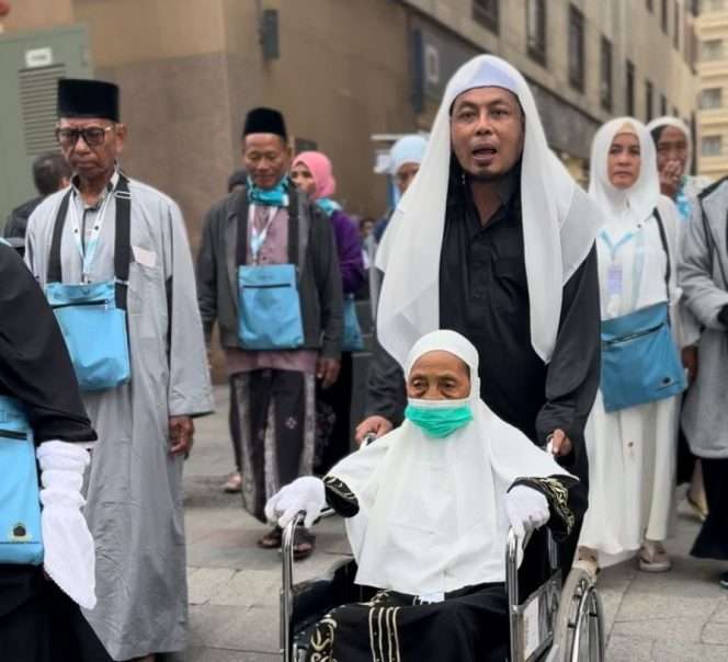 
 Perjalanan suci dengan pendampingan hangat untuk lansia. (ist)
