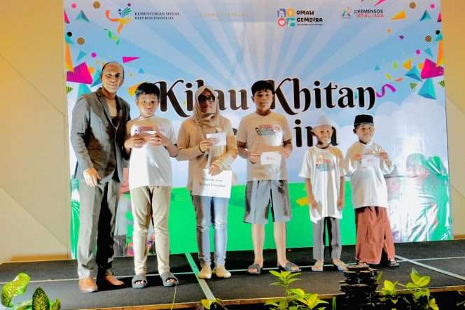 
 Cluster General Manager Grand Mercure Malang Mirama dan Mercure Surabaya Grand Mirama, Sugito Adhi (kiri), saat kegiatan Kilau Khitan Gembira akhirn pekan lalu. (ist)