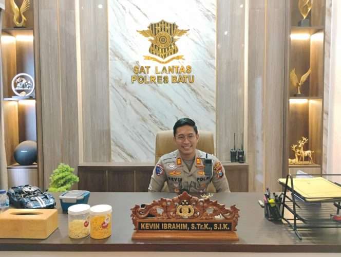 
 Pesan AKP Kevin Ibrahim, S.Tr.K., S.I.K kepada Kasat Lantas yang baru, untuk lanjutkan program kerja yang sudah berjalan. (Yan)