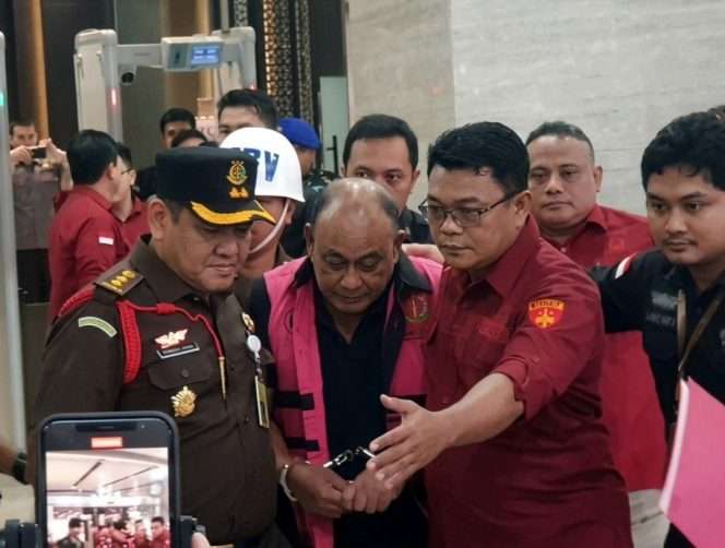 
 Kejaksaan Agung menetapkan mantan Kepala Badan Gizi Nasional (BGN), Dadan Hindayana, sebagai tersangka, pada Rabu (3/6/2026), atas dugaan penyimpangan anggaran Program Makan Bergizi Gratis (MBG). (Dok Detik.com)