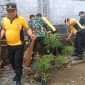 Memperingati Hari Bhayangkara, Polres Malang sinergi dengan Pemerintahan Pakisaji menggelar kegiatan bersih-bersih. (IG Pakisaji)