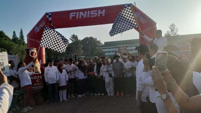 
 Rektor UMM, Nazaruddin Malik, melepas ribuan peserta Fun Tahes 2026. (Dok. UMM)