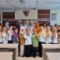Berfoto bersama di kegiatan digelar Dinas Pengendalian Penduduk dan Keluarga Berencana (DPPKB) Kabupaten Malang, FGD untuk meremajakan dan meningkatkan kembali efektivitas sistem pelayanan Keluarga Berencana.(Dok DPPKB Kabupaten Malang)