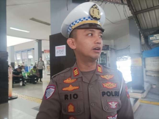 
 Kasat Lantas Polresta Malang Kota, AKP Rio Angga Prasetyo, memberikan keterangan terkait penundaan pelaksanaan Operasi Patuh 2026. (ist)