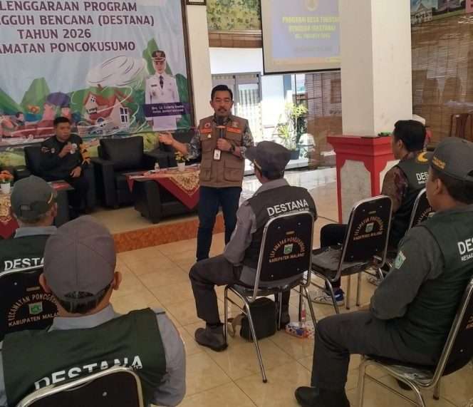
 Kepala Pelaksana Badan Penanggulangan Bencana Daerah (BPBD) Kabupaten Malang Purwoto, S.Sos., M.Si, memberi sambutan dan materi dalam pelatihan DESTANA. (ist)