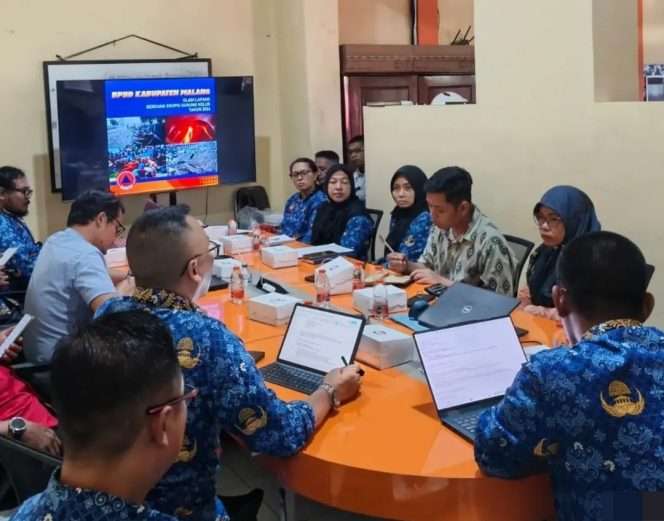 
 Rapat koordinasi persamaan persepsi dan persiapan tinjau lapang Gladi Posko serta Gladi Lapang Sistem Komando Penanganan Darurat Bencana di kantor BPBD Kabupaten Malang. (IG BPBD)