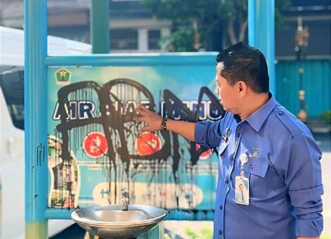 
 Direktur Utama Perumda Tugu Tirta, Priyo Sudibyo, SE, S.Sos., MM, sesalkan aksi vandalisme. (ist)