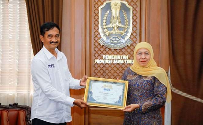 
 Gubernur Jawa Timur, Khofifah Indar Parawansa, bersama Ketua Jaringan Media Siber Indonesia (JMSI) Jawa Timur di Kantor Gubernur Jatim, Jalan Pahlawan Surabaya, Senin (22/6/2026). (ist)