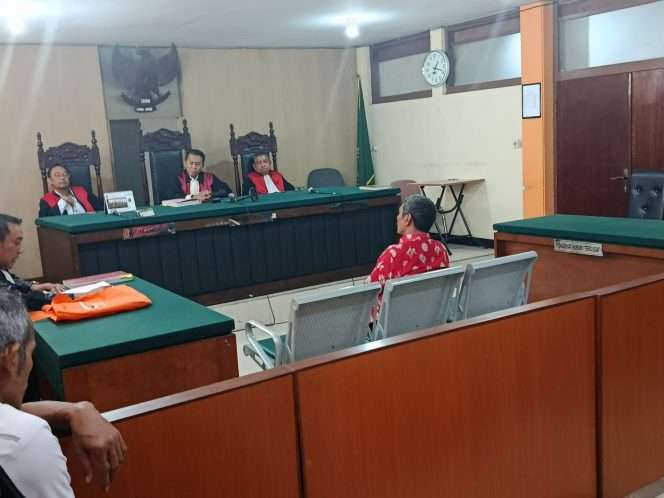 
 Terdakwa Waspada Silas Tarigan saat menjalani persidangan di Pengadilan Negeri Malang. (ist)