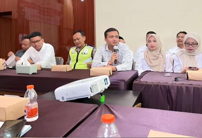 
 Wisma Nusantara, saat tengah menceritakan dibalik pentingnya integritas, pengabdian dan komunikasi sebagai seorang koordinator MBG kecamatan. (Yan)