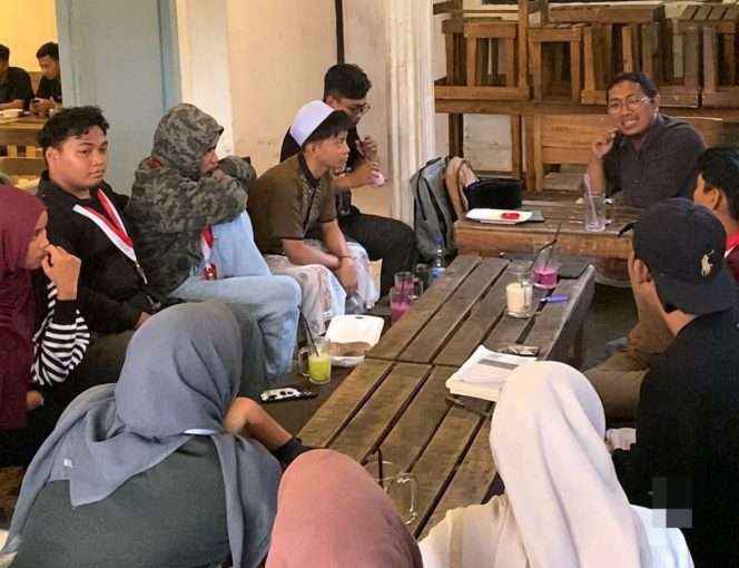 
 Antusiasme dalam diskusi :  Problem Solving Mahasiswa: Membangun Pola Pikir Solutif dalam Menghadapi Tantangan Zaman digelar Ayaskara Foundation bersama DPK GMNI Fakultas Tarbiyah Universitas Al-Qolam Malang. (Ayaskara for bacamalang)