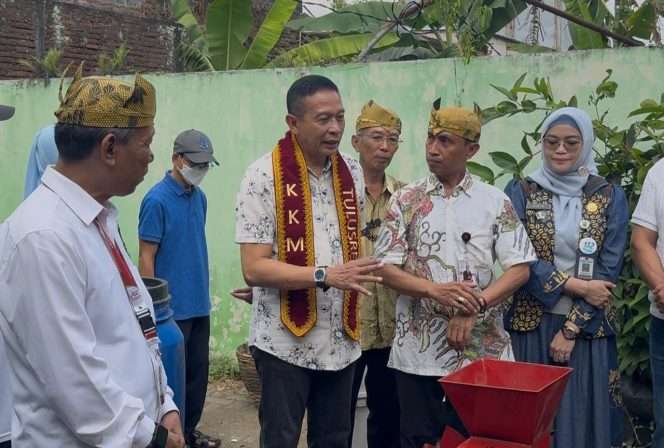 
 Wali Kota Malang Dr Wahyu Hidayat didampingi jajaran kepala perangkat daerah, Camat Lowokwaru, serta Lurah Tulusrejo melihat langsung implementasi sejumlah program pemberdayaan masyarakat. (ist)