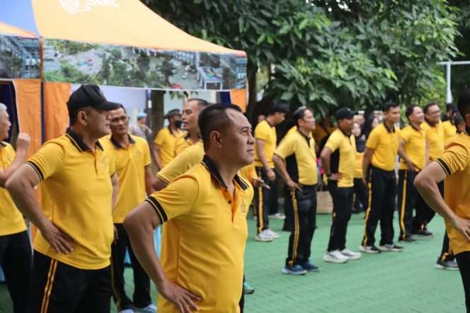 
 Olahraga bersama yang diikuti oleh seluruh personel, pengurus Bhayangkari, serta keluarga besar Polres Batu. (Yan)