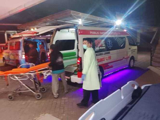 
 Proses evakuasi korban di bawa ke RSUD Lawang. (ARELA for bacamalang)