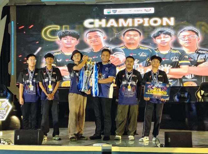 
 Tim SDES RAPPZYY, yang merupakan wakil dari Polres Batu, sukses menyabet gelar juara pertama usai menumbangkan tim Polres Jember pada partai final yang berlangsung di Mapolda Jawa Timur. (Yan)
