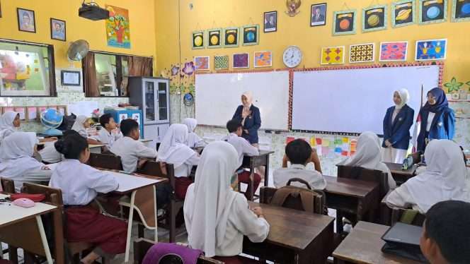 
 Tim Pengabdian kepada Masyarakat Departemen Statistika Fakultas Sains, Teknologi dan Matematika  Universitas Brawijaya (FSTeM UB) saat menggelar program Pengembangan dan Implementasi Sistem Deteksi Dini Kesulitan Belajar Siswa SDN Sukoharjo 2 Kota Malang belum lama ini. (ist)