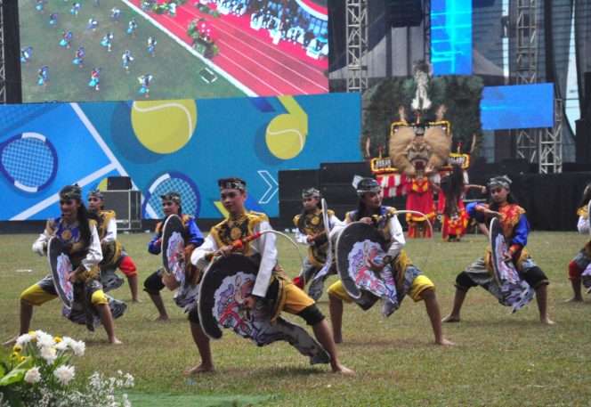 
 Tarian kolosal bertajuk 