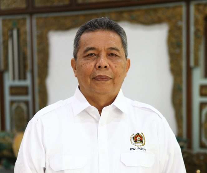 
 Wartawan senior sekaligus Anggota Dewan Kehormatan PWI Pusat, H. Diapari Sibatangkayu, meninggal dunia pada Sabtu (4/7/2026). (ist)