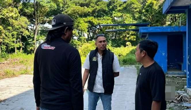 
 Anggota DPRD Kabupaten Malang Komisi IV Fraksi PDI Perjuangan, Zulham Akhmad Mubarrok, saat melakukan peninjauan ke lokasi. (ist)