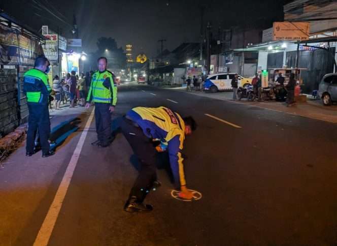 
 Polisi melakukan olah TKP di salah satu lokasi kejadian kecelakaan. (ist)